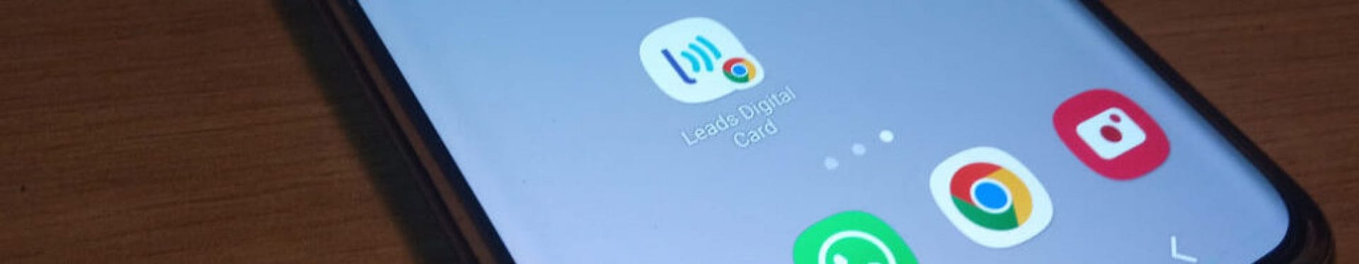 Ícone Leads Card salvo na Tela de Início de um Smartphone